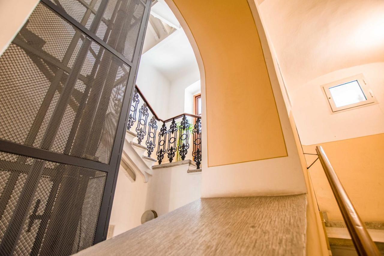 Casa Vacanze Al Teatro Trieste Luaran gambar