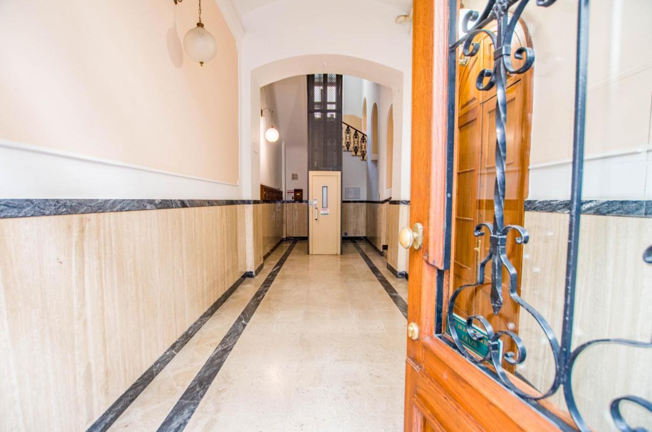 Casa Vacanze Al Teatro Trieste Luaran gambar