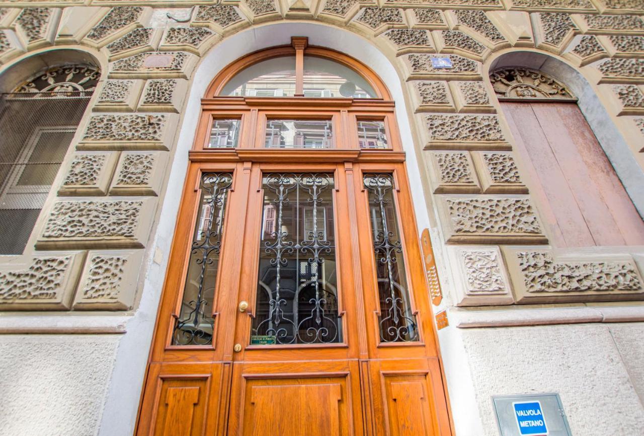 Casa Vacanze Al Teatro Trieste Luaran gambar