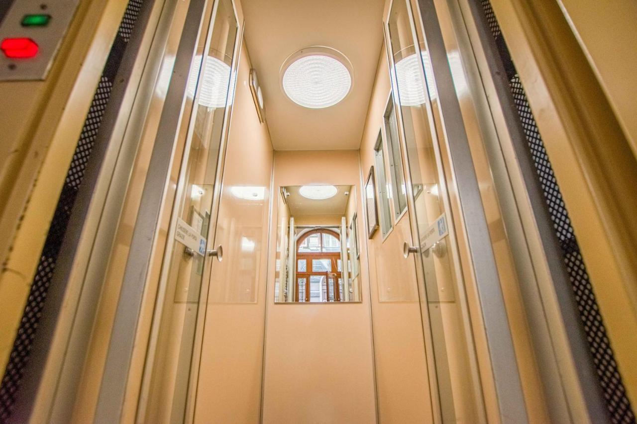 Casa Vacanze Al Teatro Trieste Luaran gambar
